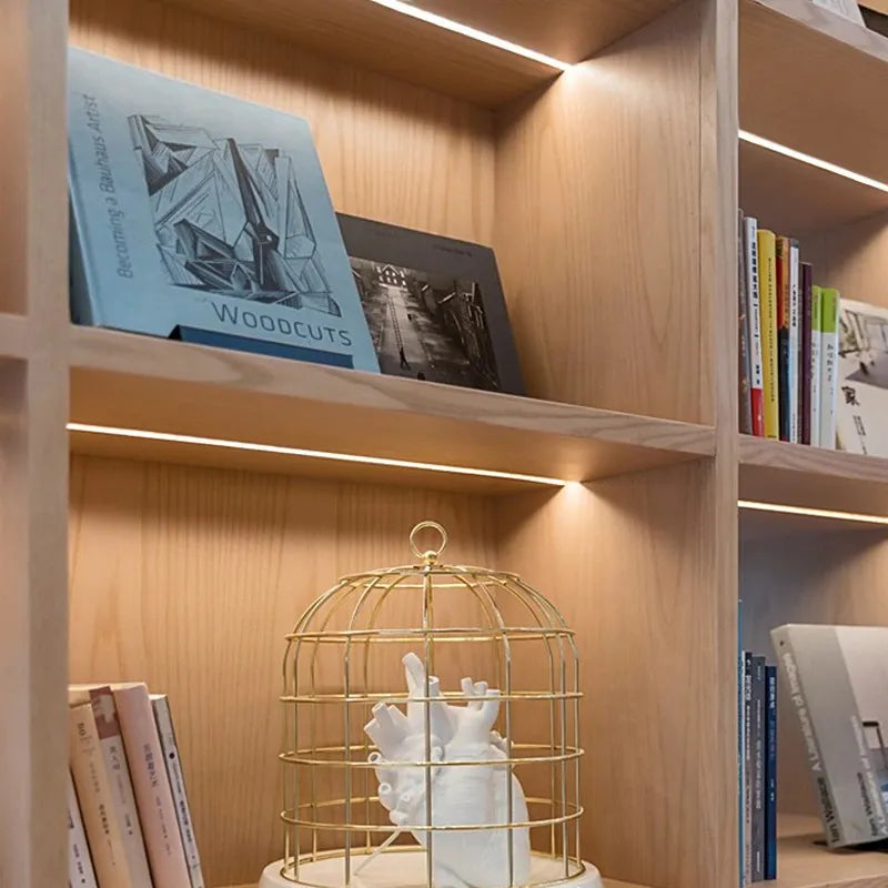 Tira de luz LED ultrafina bajo mueble: longitud adaptable, de bajo consumo e ideal para iluminación de cocina y salón