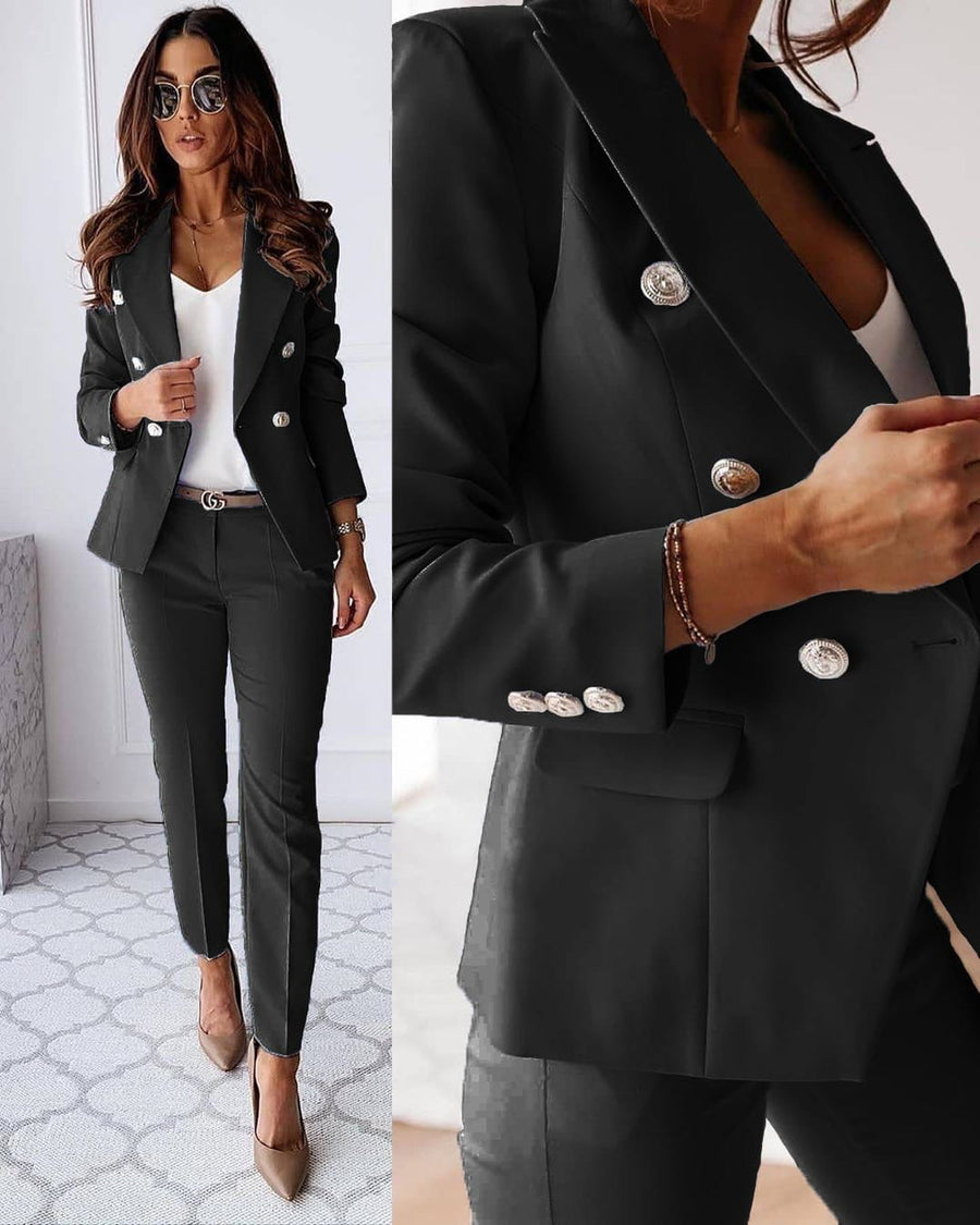 Traje de mujer: americana y elegante pantalón ajustado