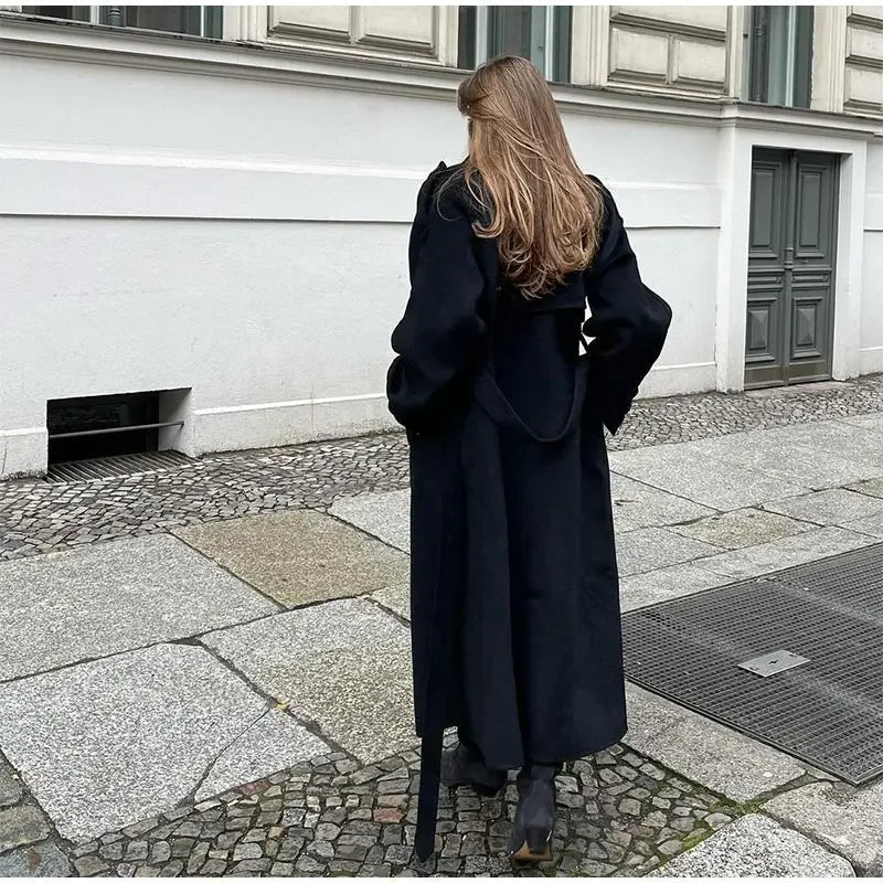 Trench para mujer con doble abotonadura