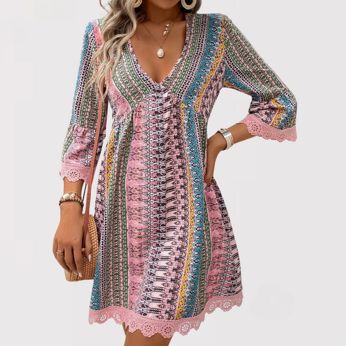 Vestido corto con escote en V y silueta evasé