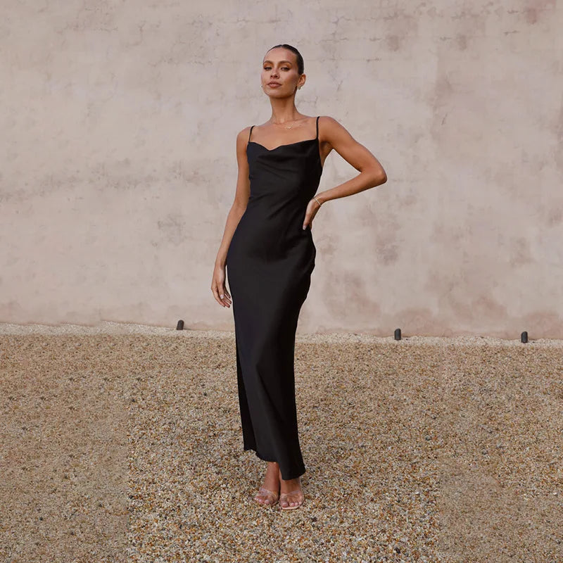 Vestido largo de satén con escote drapeado