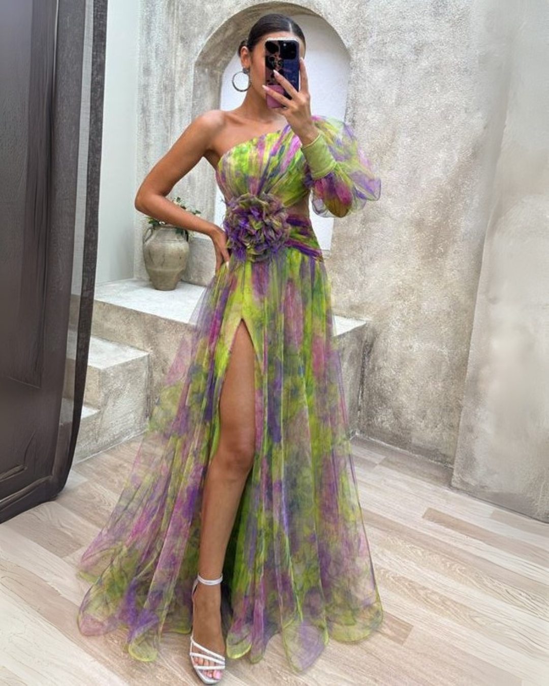 Vestido Mágico de Tul con Capas Ligeras y Fluidas