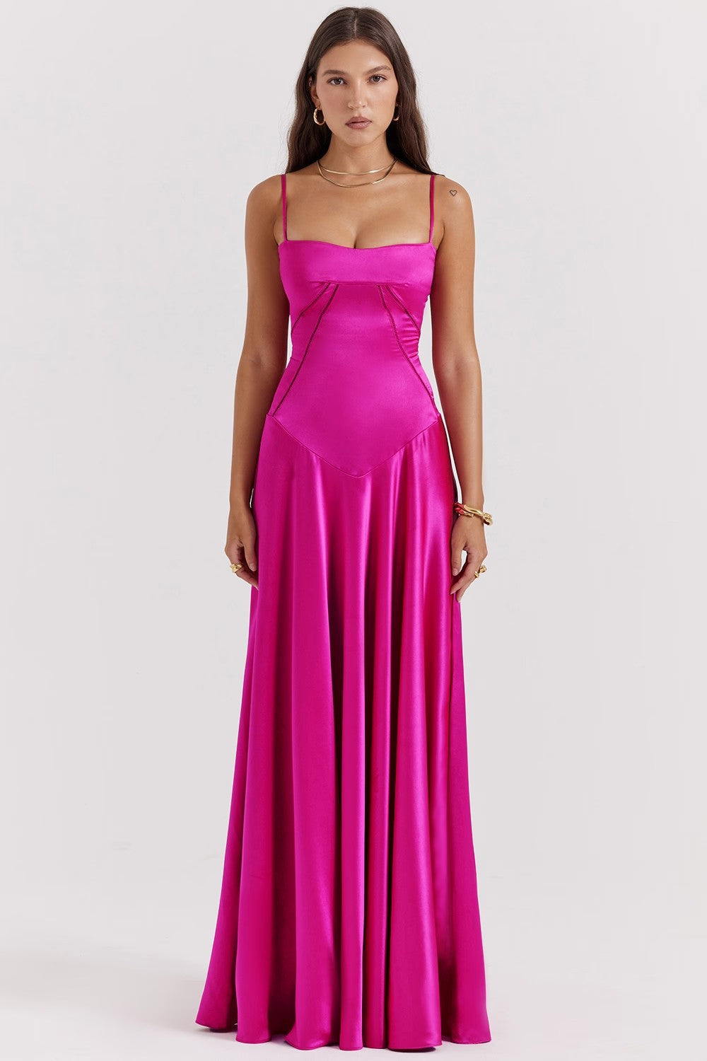 Vestido maxi elegante para mujer: de seda, corte ajustado y tirantes finos