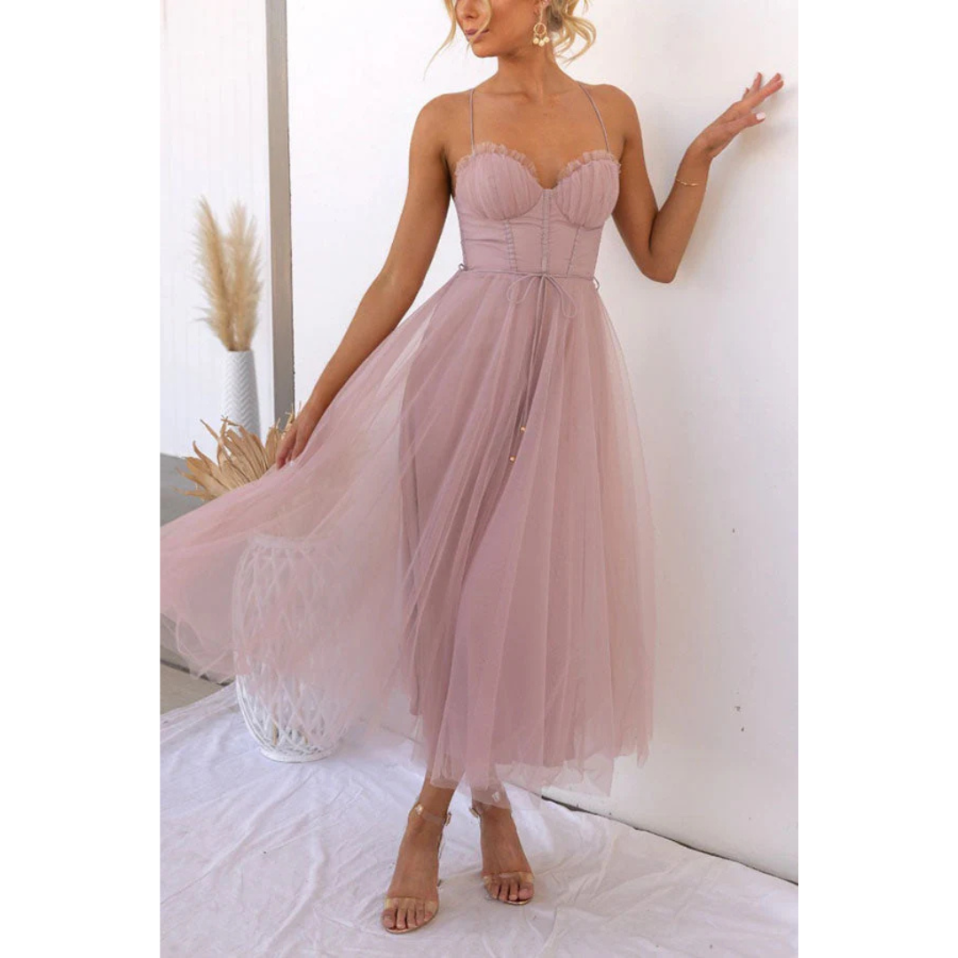 Vestido maxi moderno de tirantes finos para mujer: tacto de seda etéreo, línea A arquitectónica y elegancia veraniega de estilo escandinavo