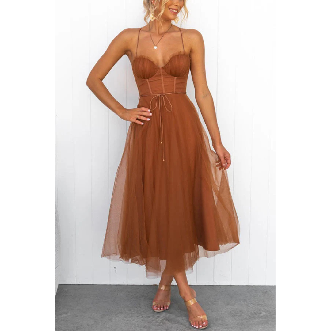 Vestido maxi moderno de tirantes finos para mujer: tacto de seda etéreo, línea A arquitectónica y elegancia veraniega de estilo escandinavo