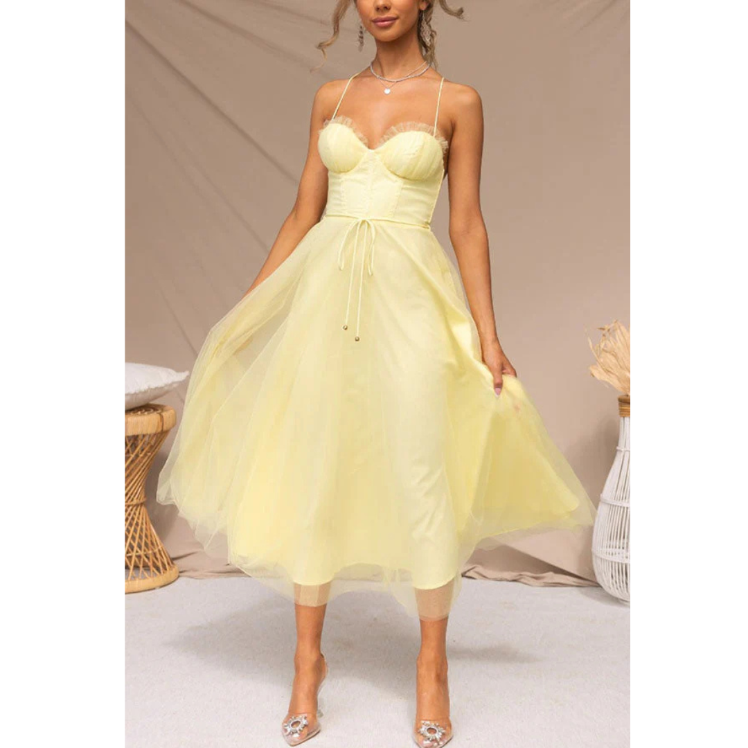 Vestido maxi moderno de tirantes finos para mujer: tacto de seda etéreo, línea A arquitectónica y elegancia veraniega de estilo escandinavo