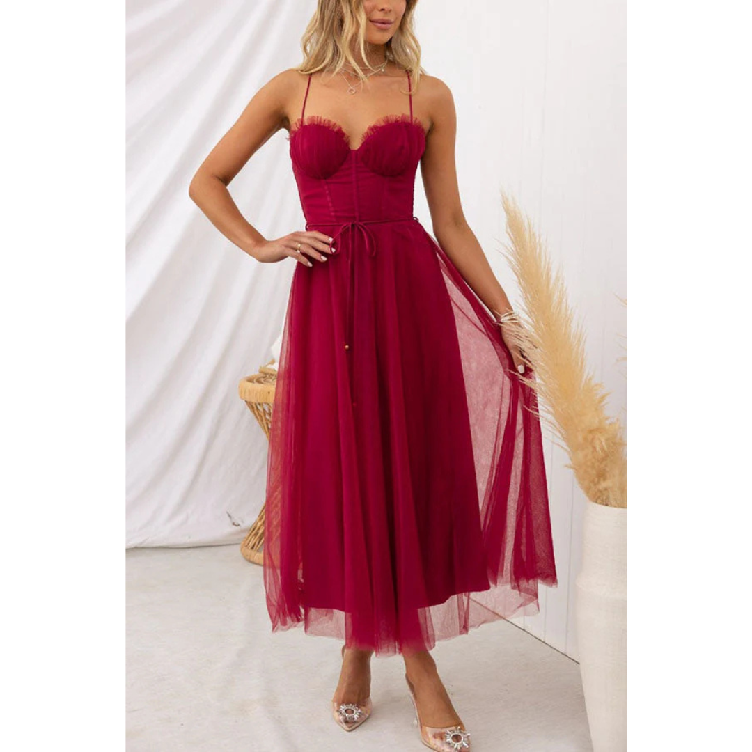 Vestido maxi moderno de tirantes finos para mujer: tacto de seda etéreo, línea A arquitectónica y elegancia veraniega de estilo escandinavo