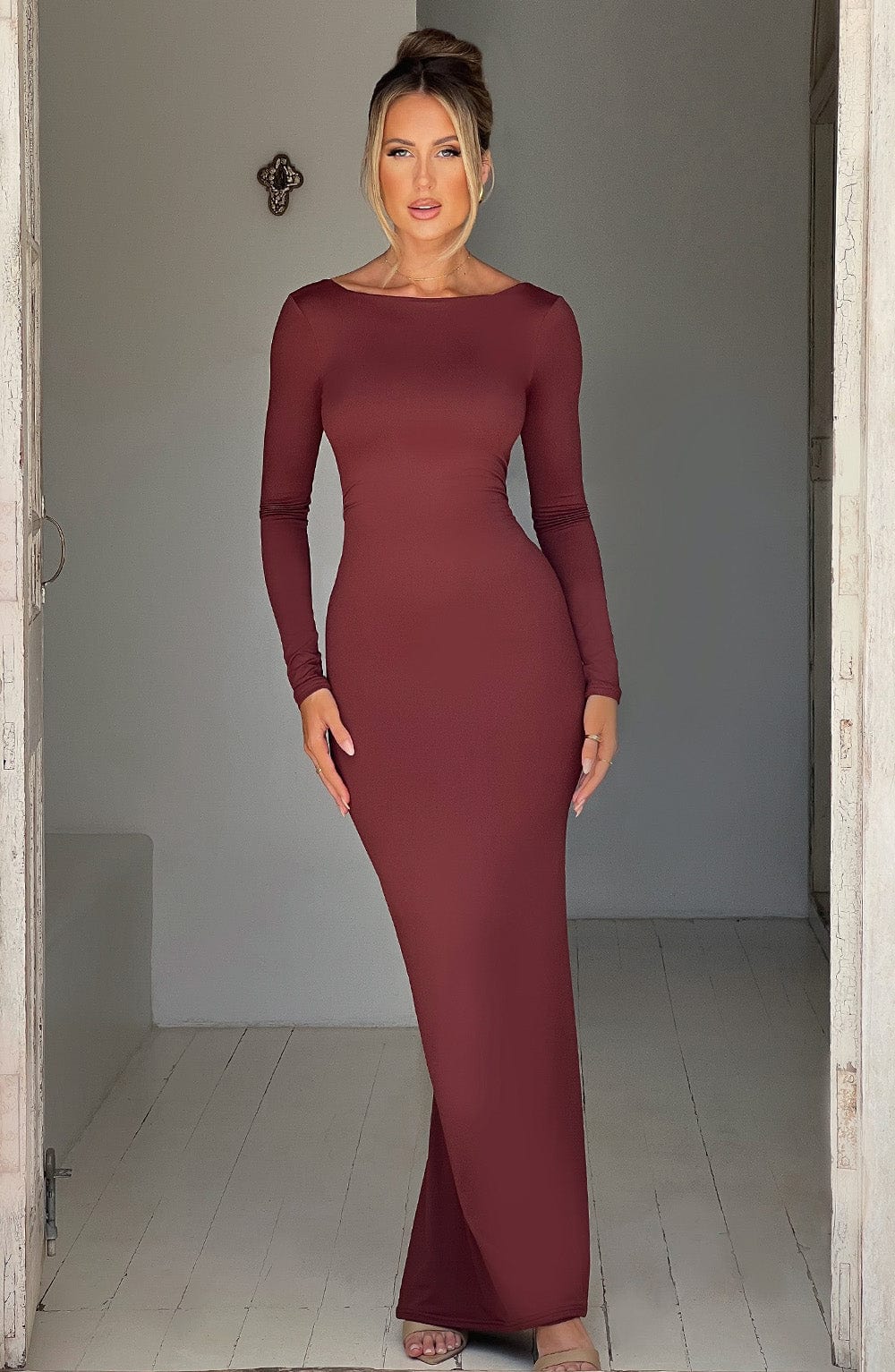 Vestido maxi otoñal con aberturas