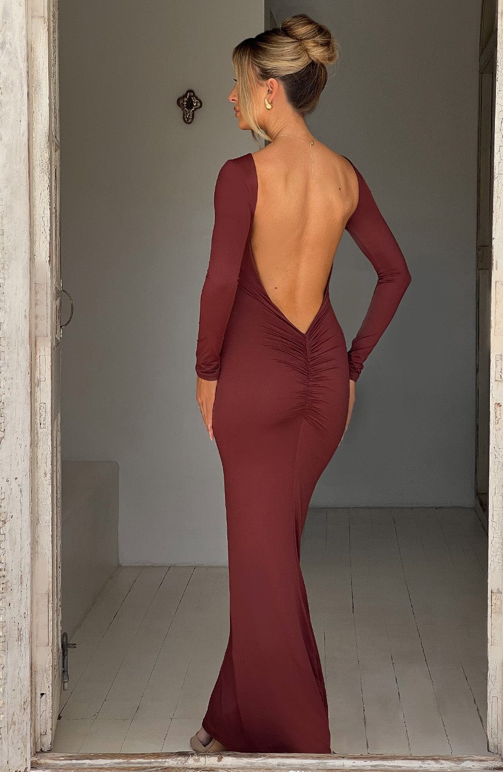 Vestido maxi otoñal con aberturas