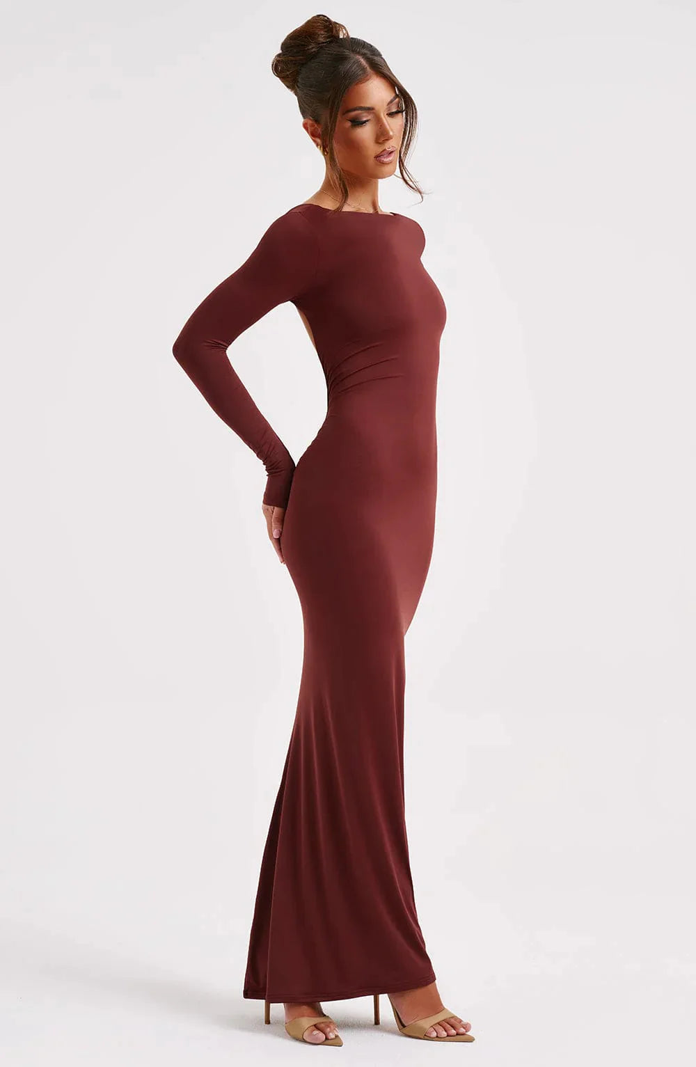 Vestido maxi otoñal con aberturas