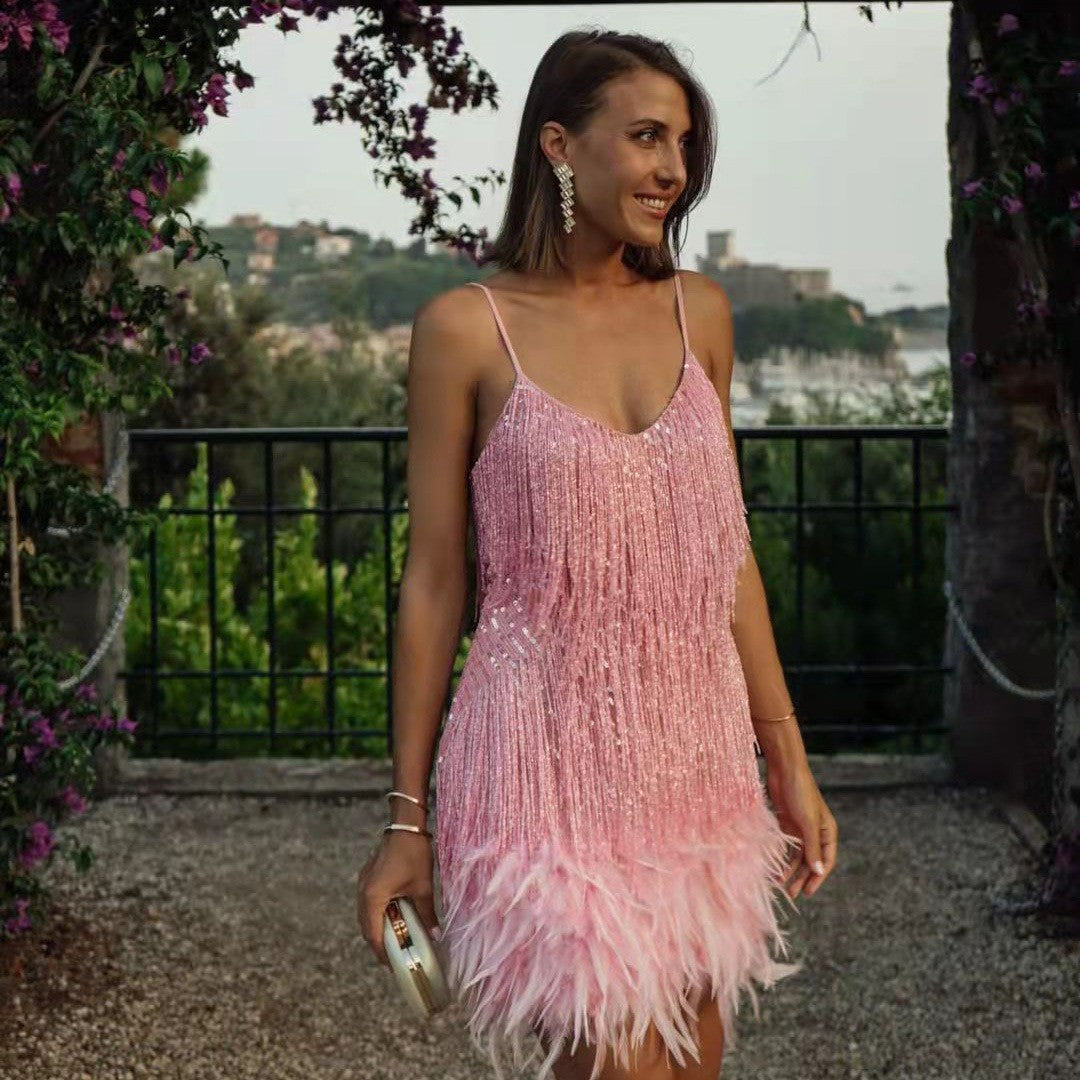 Vestido midi con lentejuelas y plumas de tela ligera