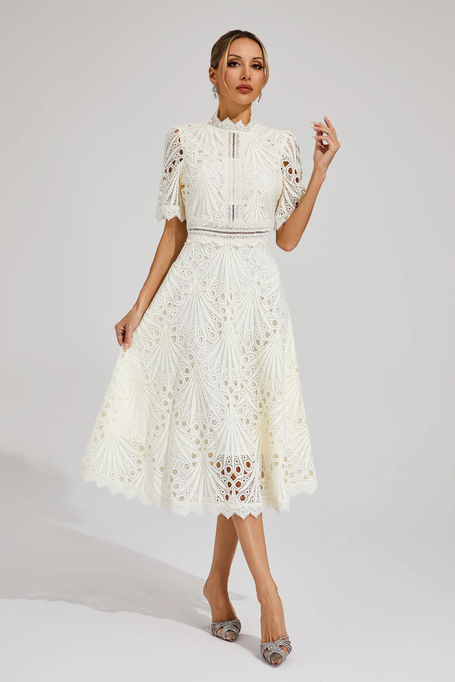 Vestido midi de encaje con falda evasé para mujer