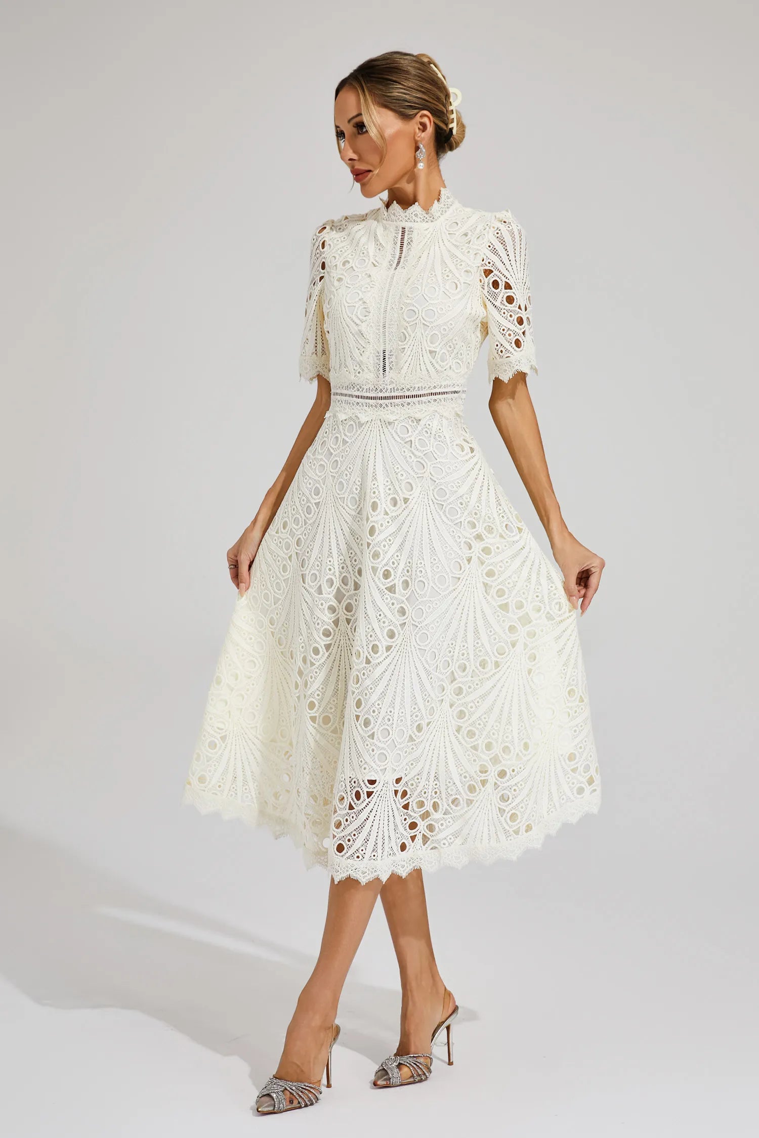 Vestido midi de encaje con falda evasé para mujer
