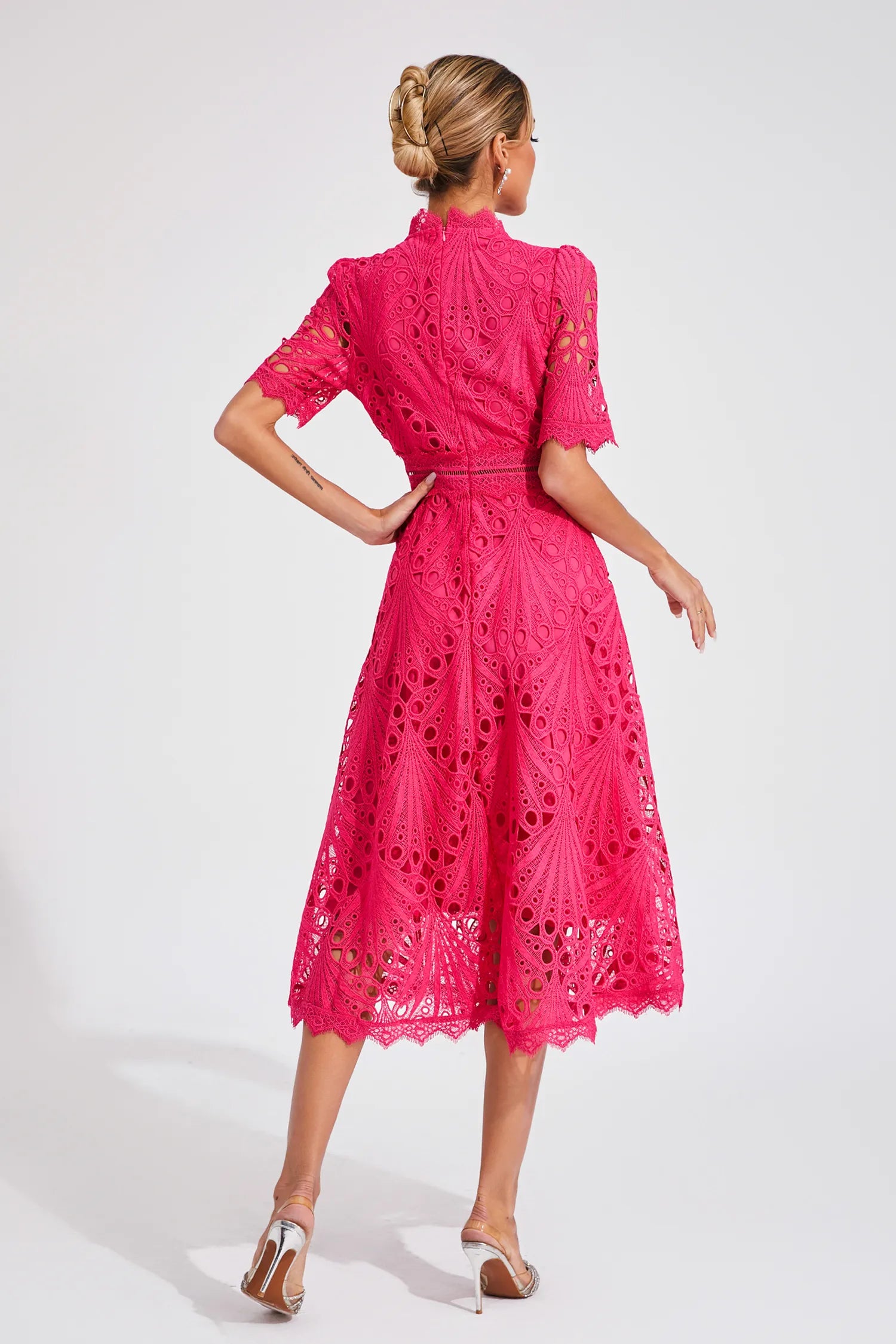 Vestido midi de encaje con falda evasé para mujer