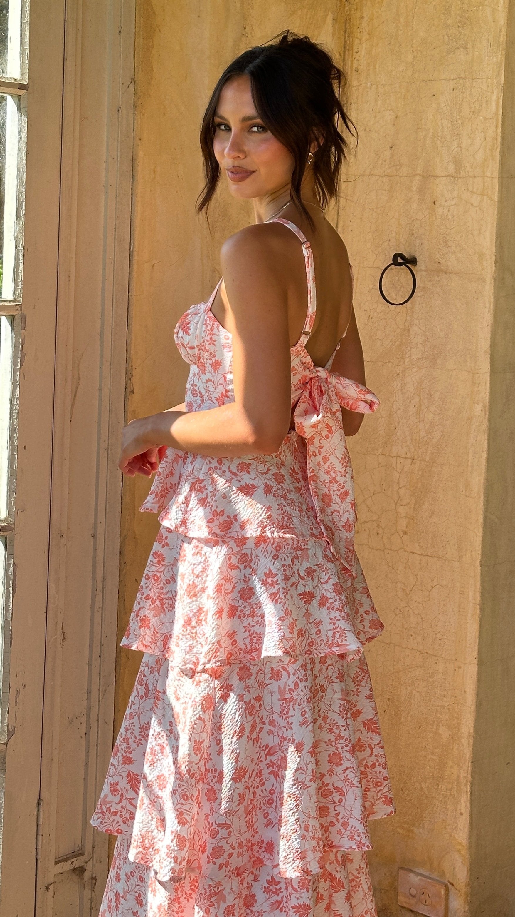 Vestido midi de mujer a capas con tirantes finos