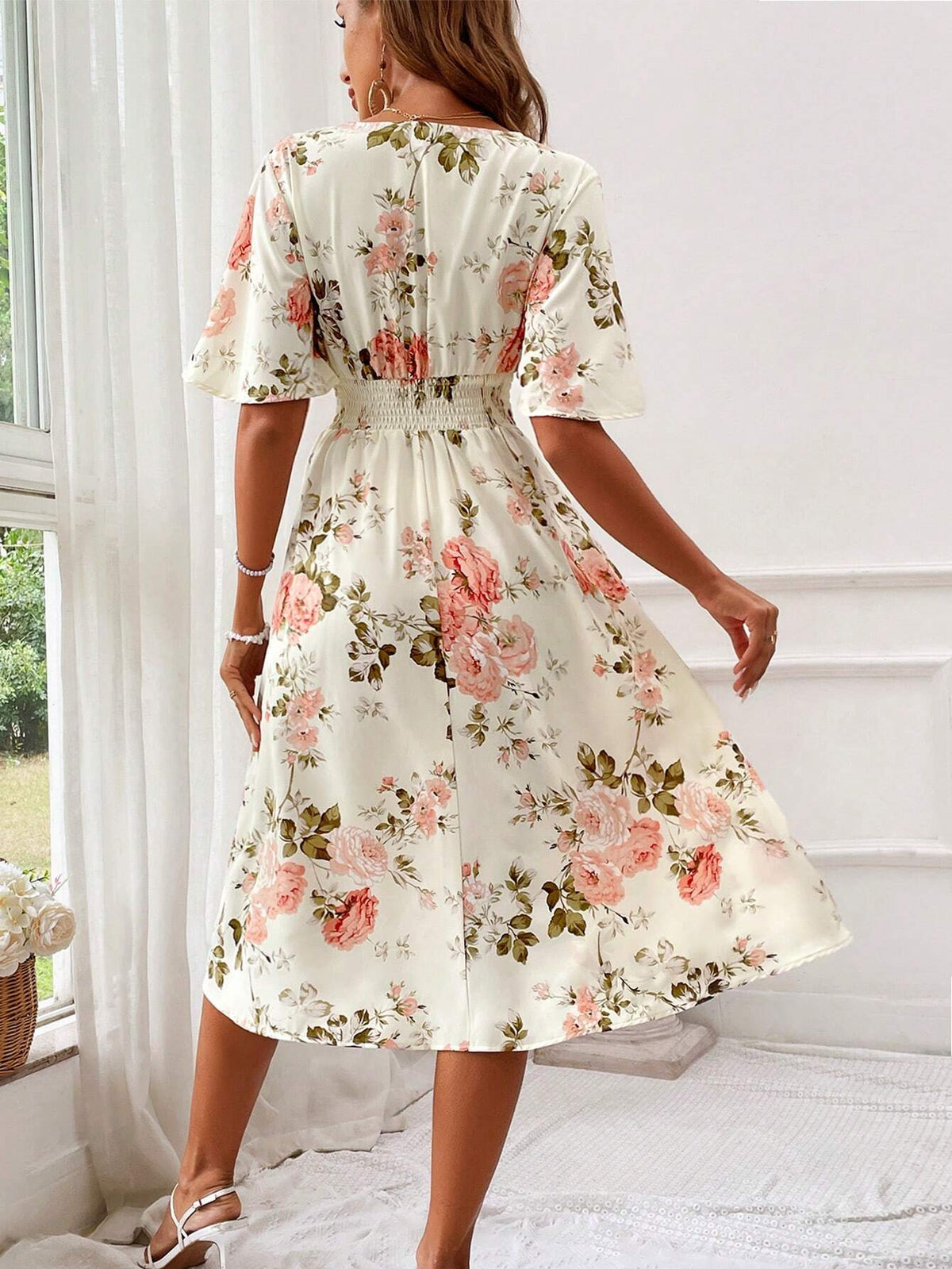 Vestido midi evasé con escote en V