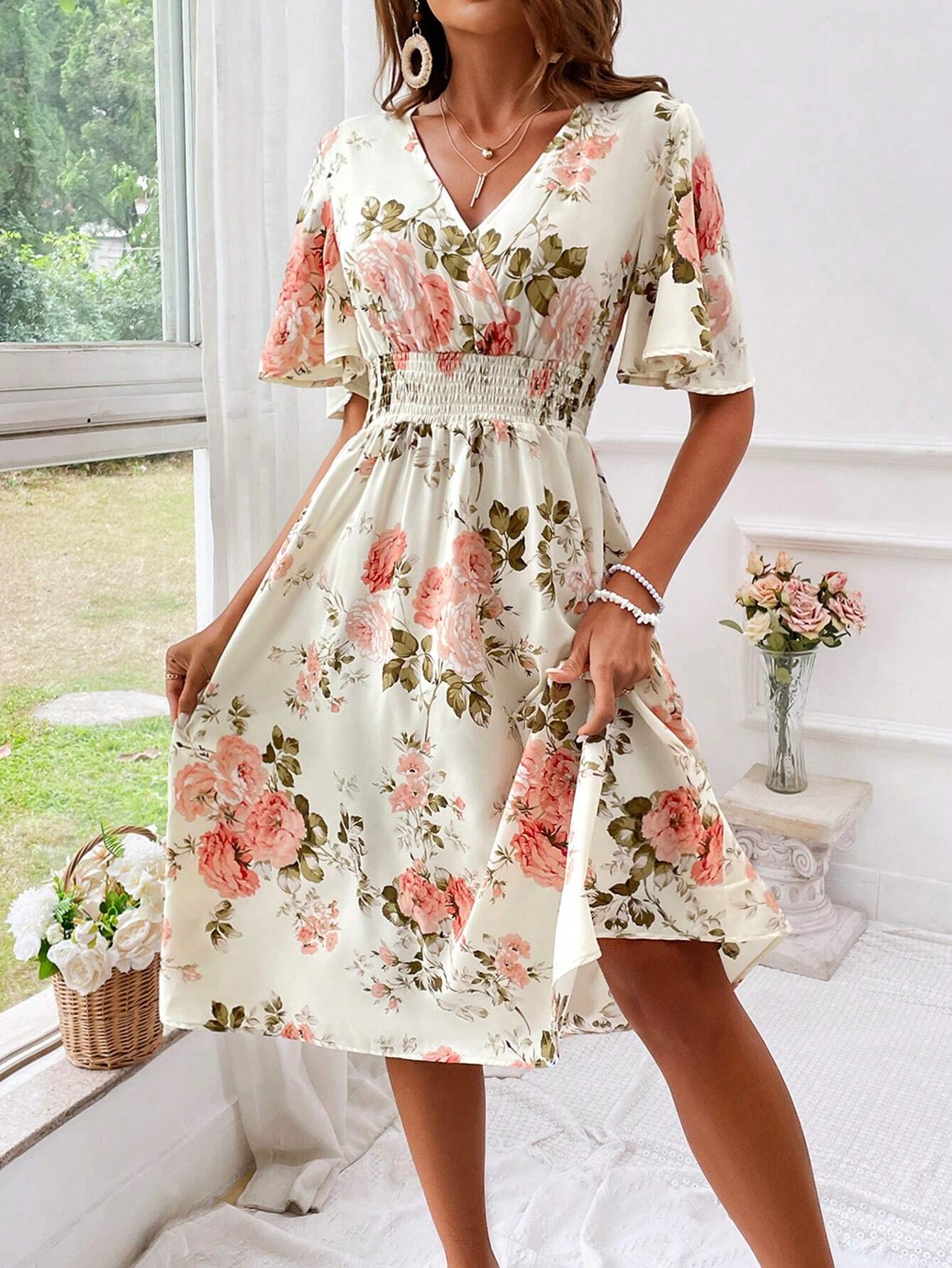 Vestido midi evasé con escote en V