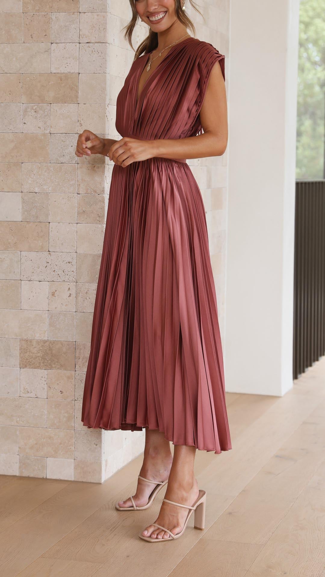 Vestido midi para mujer en corte A con cuello en V