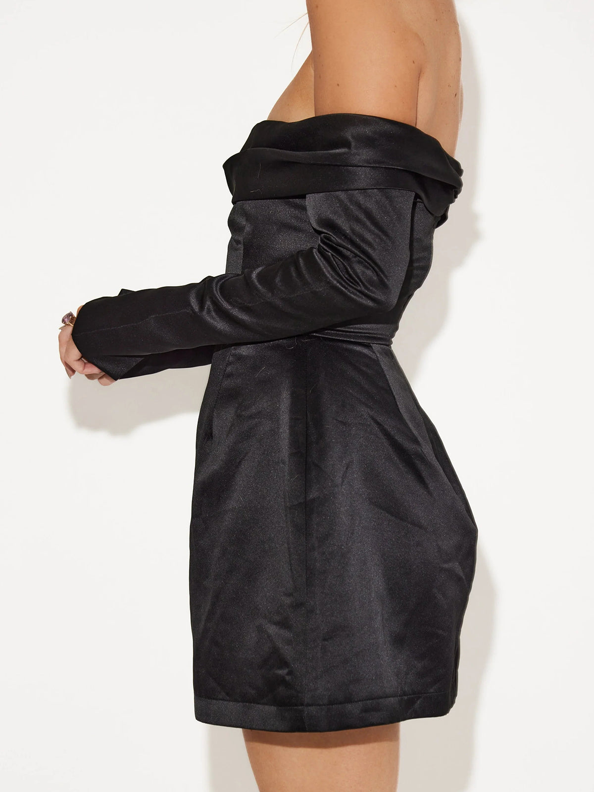 Vestido mini para mujer con hombros descubiertos, manga larga y estilo urbano chic