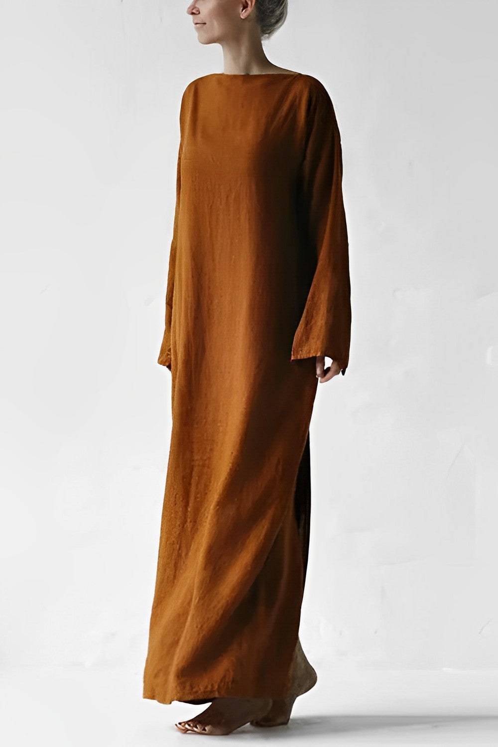 Vestido minimalista de lino hecho a mano con manga larga y cinturón