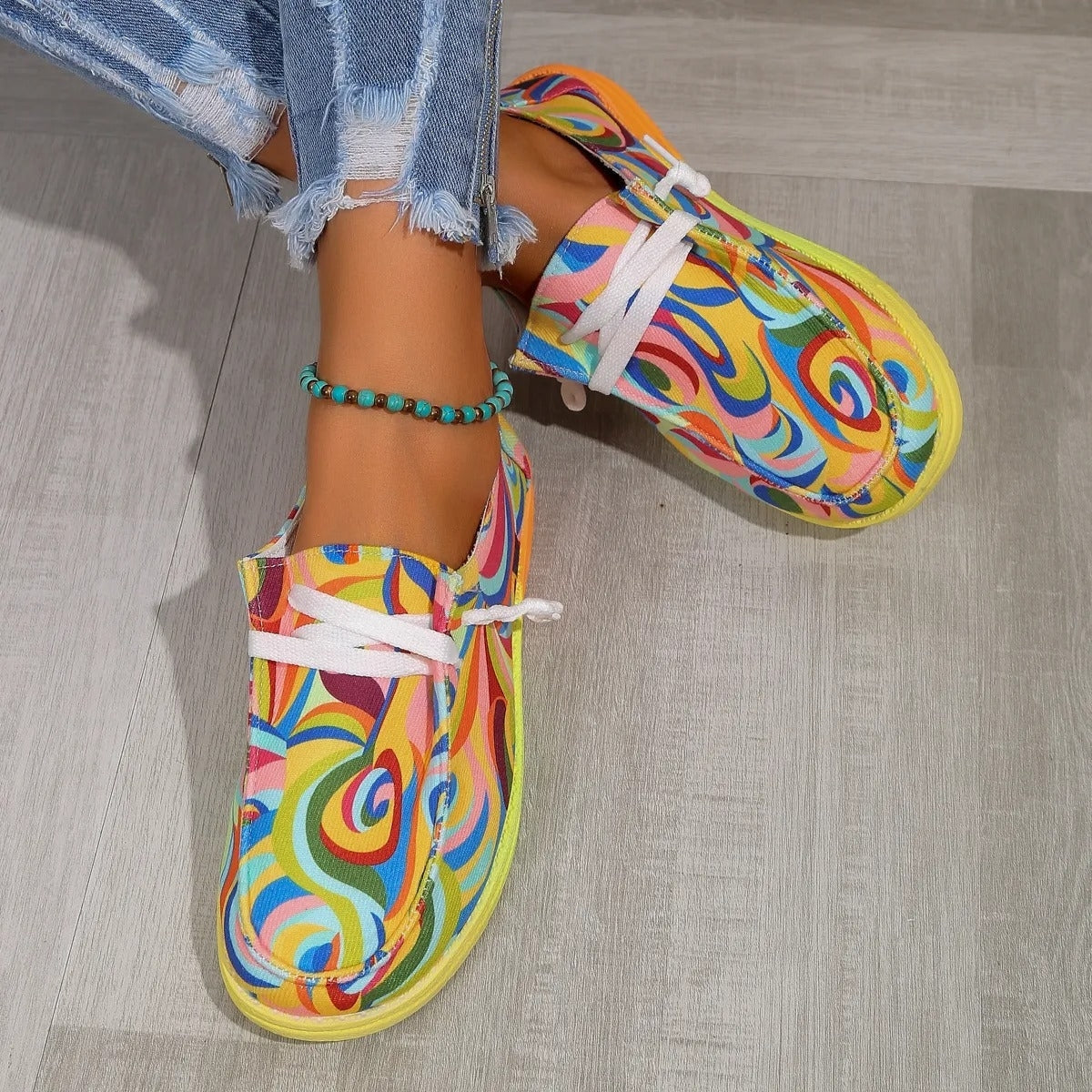 Zapatillas de mujer con estampado y suela plana