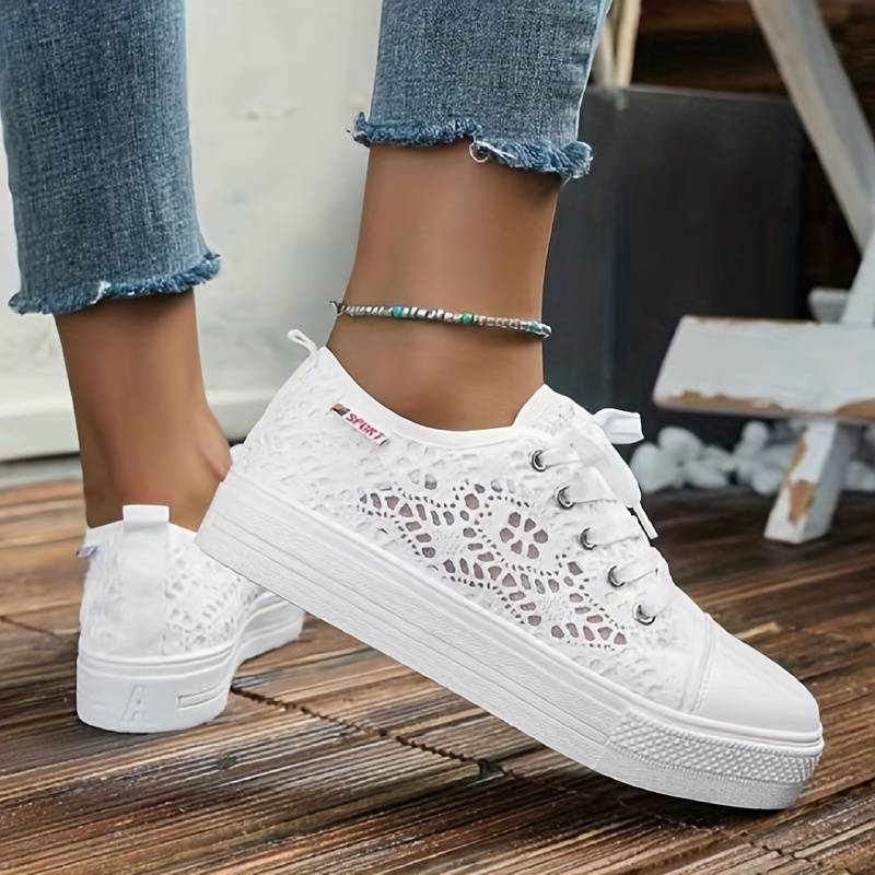 Zapatillas ligeras con detalles para mujer
