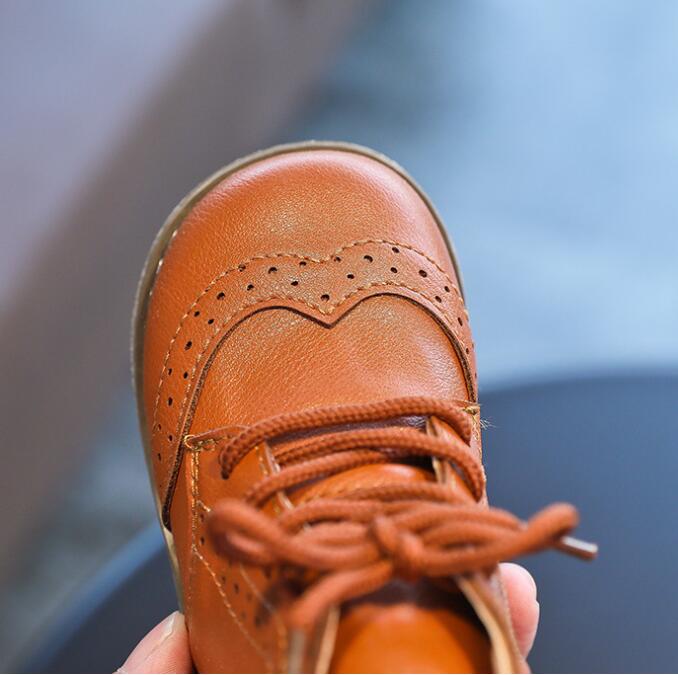 Zapatos brogue de suela blanda para primeros pasos de bebé niño