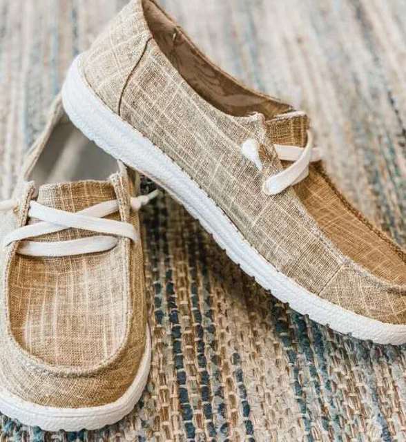 Zapatos casuales y cómodos con cordones